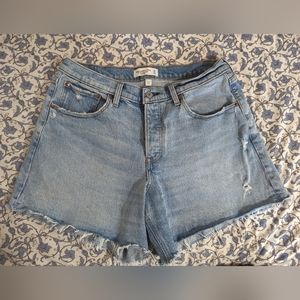 The 90s baggy short "free shirt"